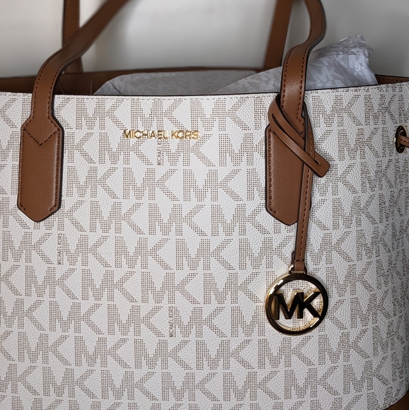 SOLD Michael Kors vanilla Brown drawstring tote - Picture 2 of 10